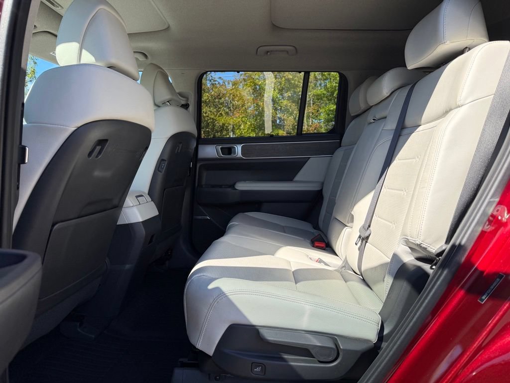 Used 2024 Hyundai Santa Fe Limited AWD/4WD image 16