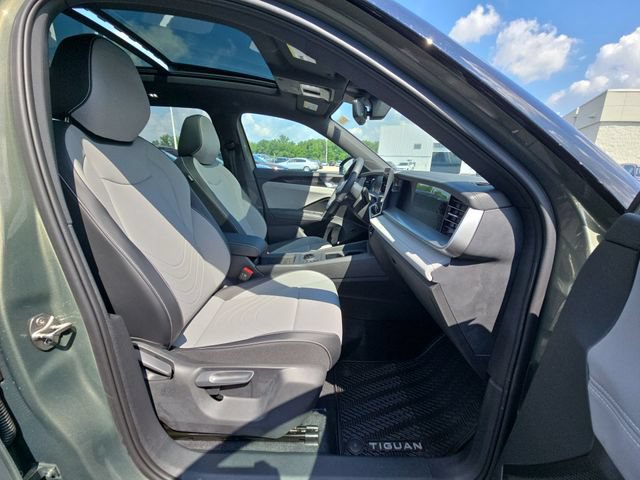 New 2026 Volkswagen Tiguan SE R-Line AWD/4WD image 28