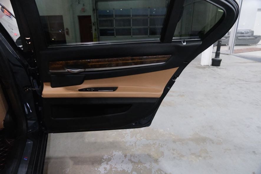 Used 2015 BMW 750Li xDrive AWD/4WD image 27