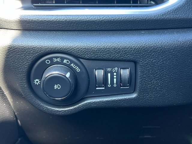 Used 2023 Chrysler Pacifica Limited w/ Uconnect Theater Family Group AWD/4WD image 23