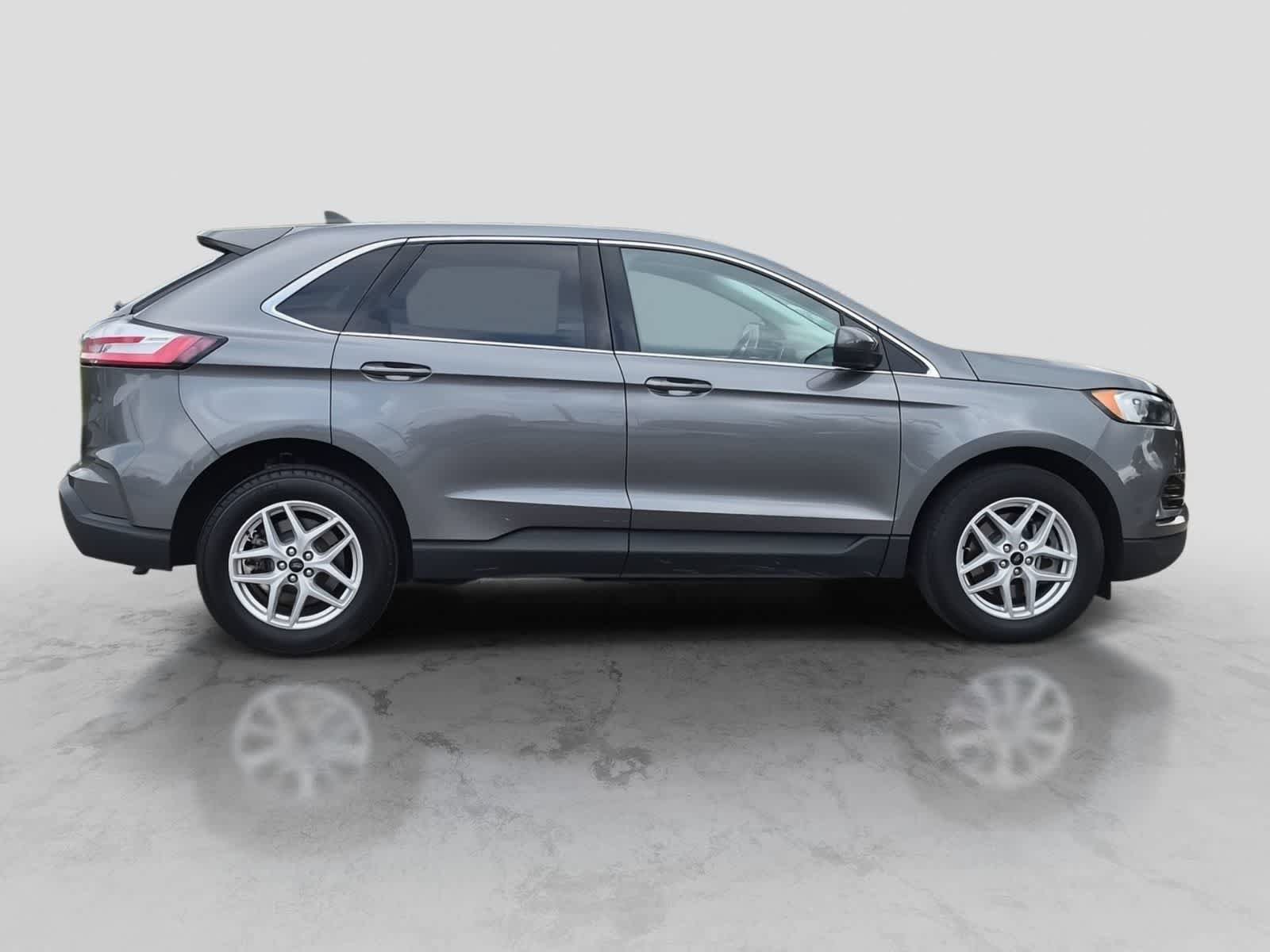 Certified 2024 Ford Edge SEL w/ Convenience Package AWD/4WD image 9