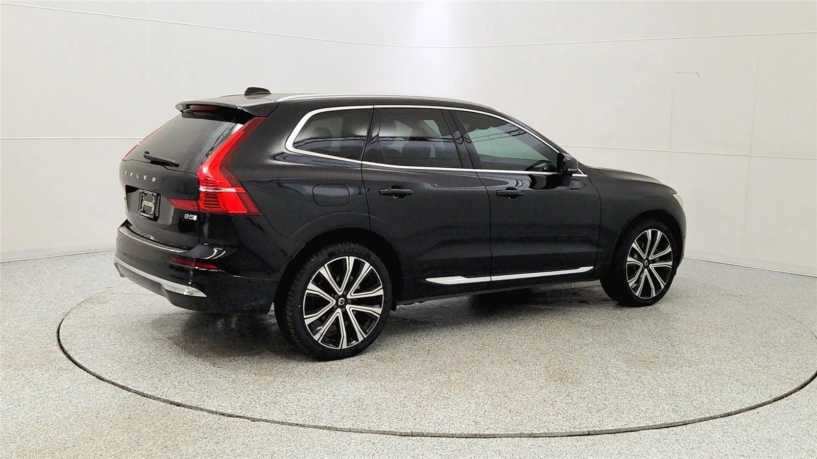 Used 2023 Volvo XC60 B5 Ultimate w/ Climate Package image 7