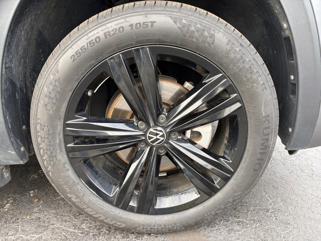 Certified 2023 Volkswagen Atlas SEL R-Line image 8