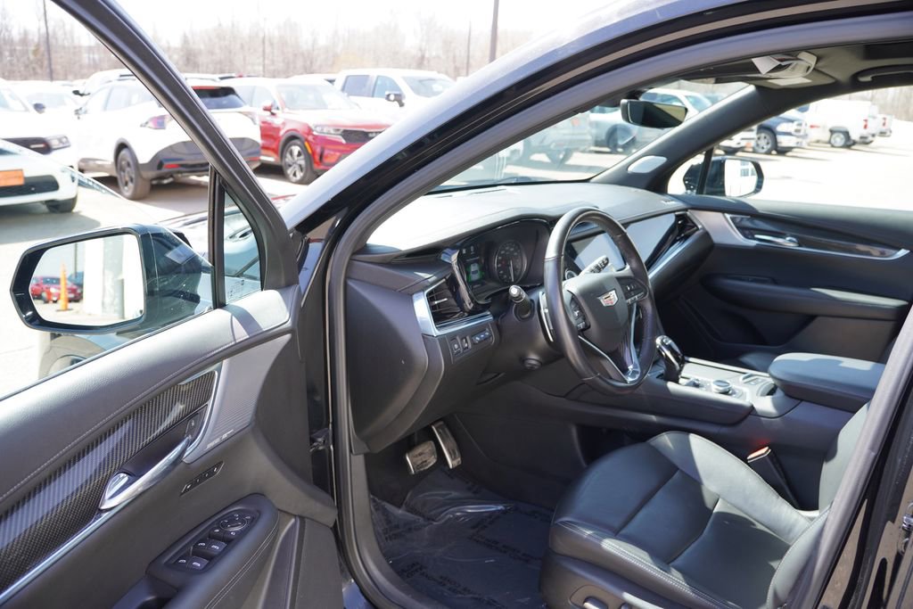 Used 2022 Cadillac XT6 Sport w/ Technology Package image 14