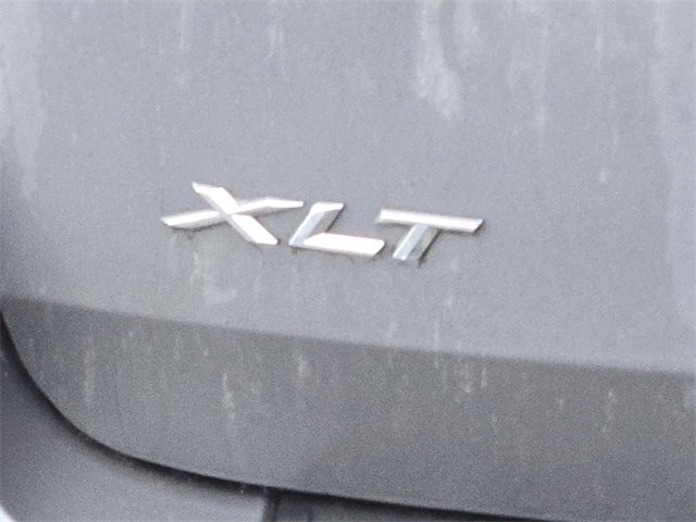 Used 2022 Ford Explorer XLT w/ Equipment Group 202A image 6