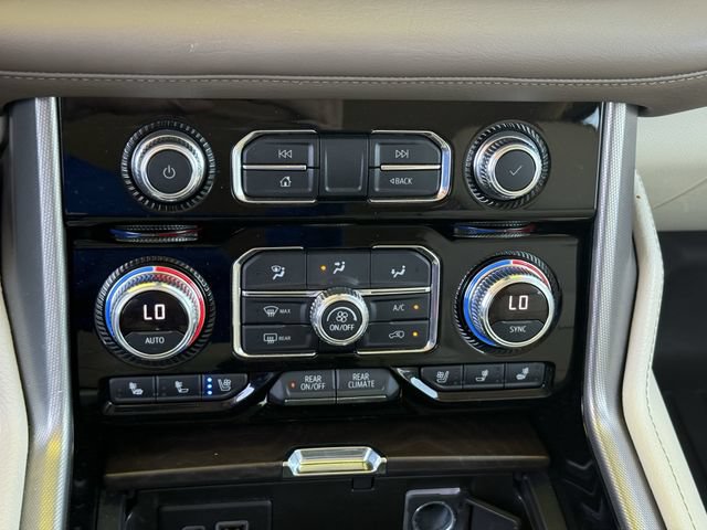 Used 2022 GMC Yukon XL Denali AWD/4WD image 18
