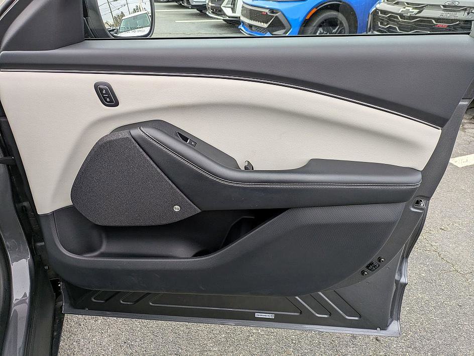 Used 2023 Ford Mustang Mach-E Premium image 34