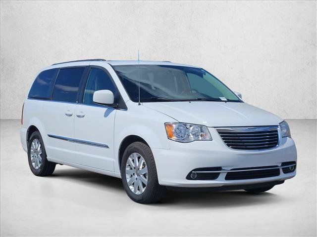 Used 2014 Chrysler Town & Country Touring FWD image 2