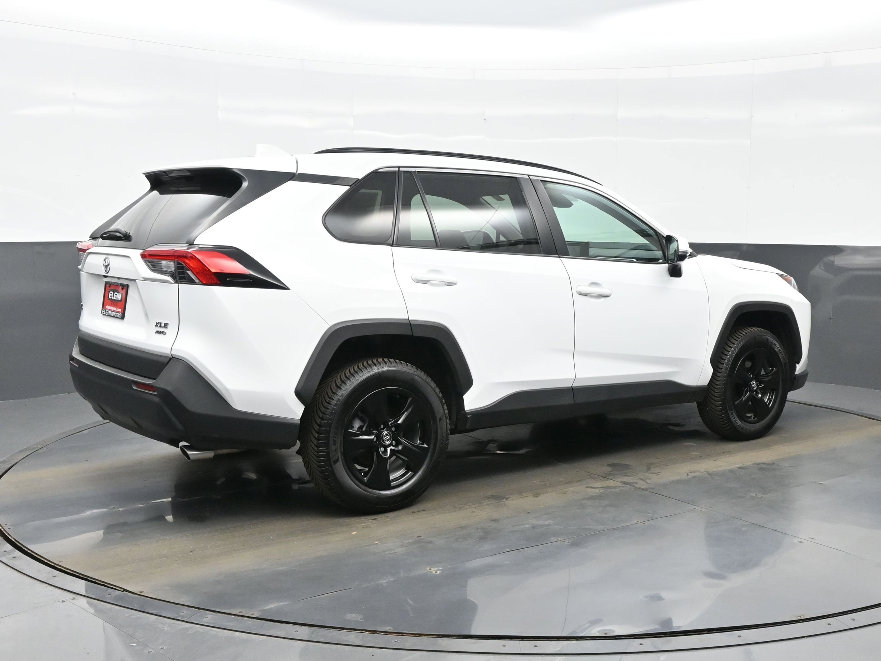 Used 2021 Toyota RAV4 XLE AWD/4WD image 6