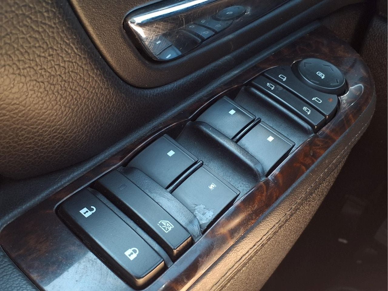Used 2013 GMC Yukon Denali AWD/4WD image 22
