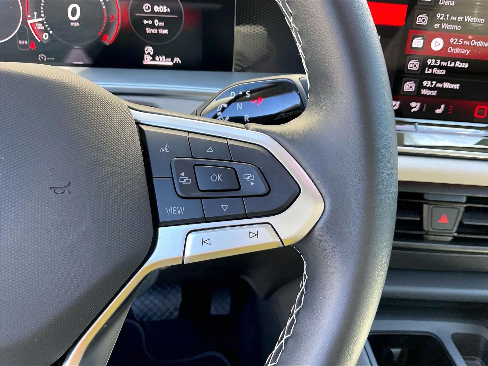 Certified 2025 Volkswagen Tiguan SE AWD/4WD image 18