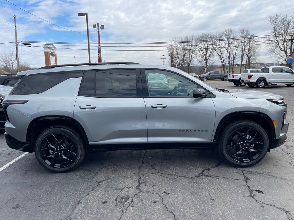 Used 2026 Chevrolet Traverse RS image 8