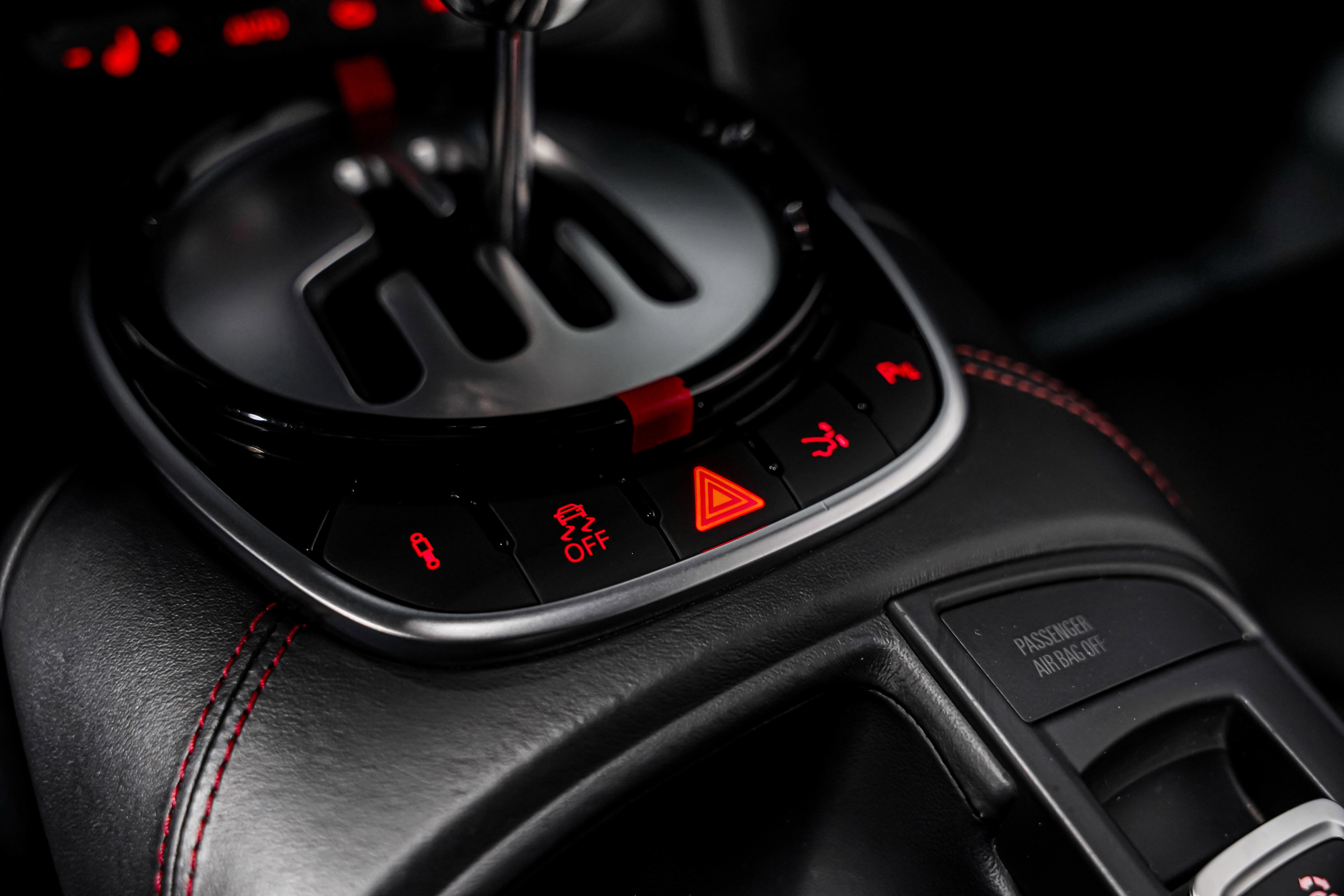 Used 2014 Audi R8 V8 w/ Full Leather Package image 16