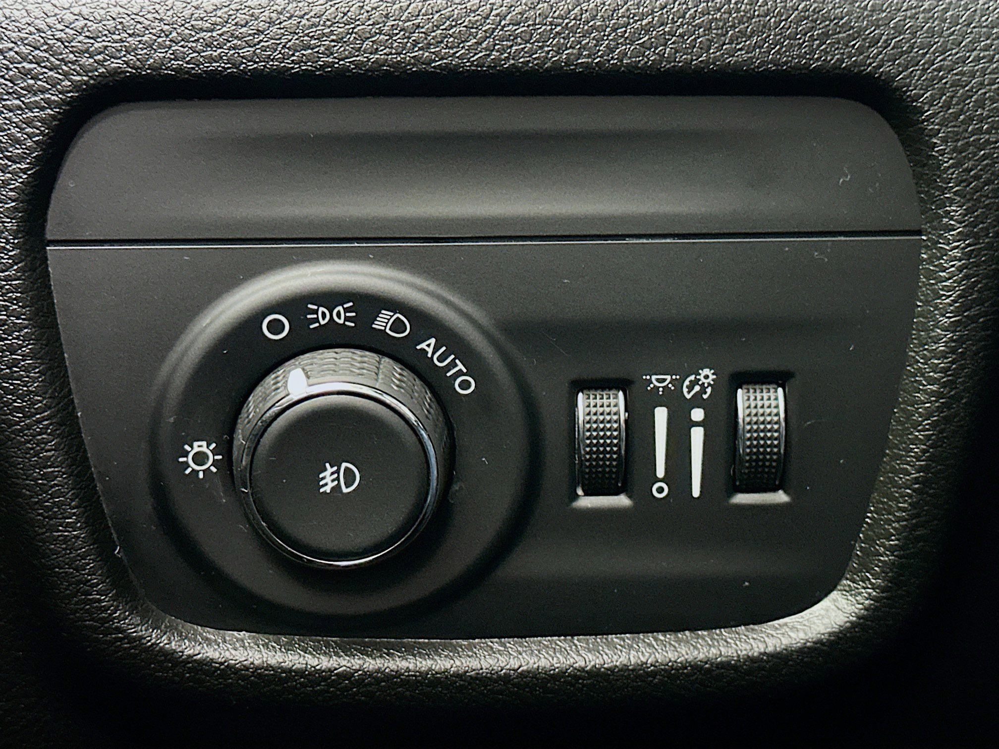 Used 2023 Jeep Grand Cherokee Limited w/ Trailer Tow Prep Group (B) image 17