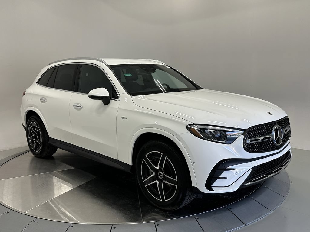 Used 2025 Mercedes-Benz GLC 350e 4MATIC image 2