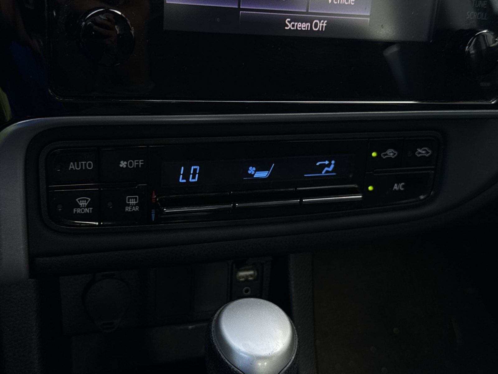 Used 2018 Toyota Corolla LE FWD image 14