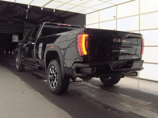 Used 2024 GMC Sierra 3500 Denali image 8
