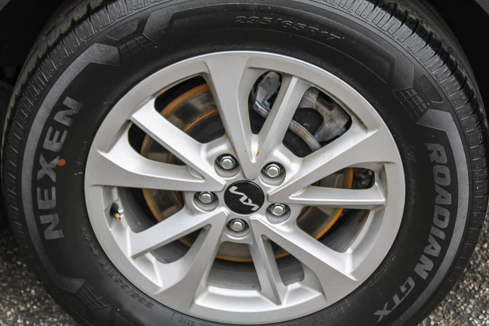 Used 2023 Kia Carnival LX FWD image 11