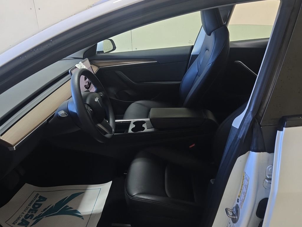 Used 2023 Tesla Model 3 Standard Range image 3