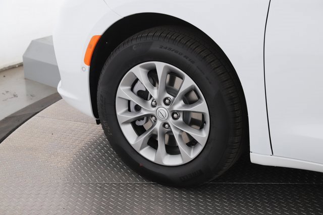 New 2026 Chrysler Pacifica Select image 13