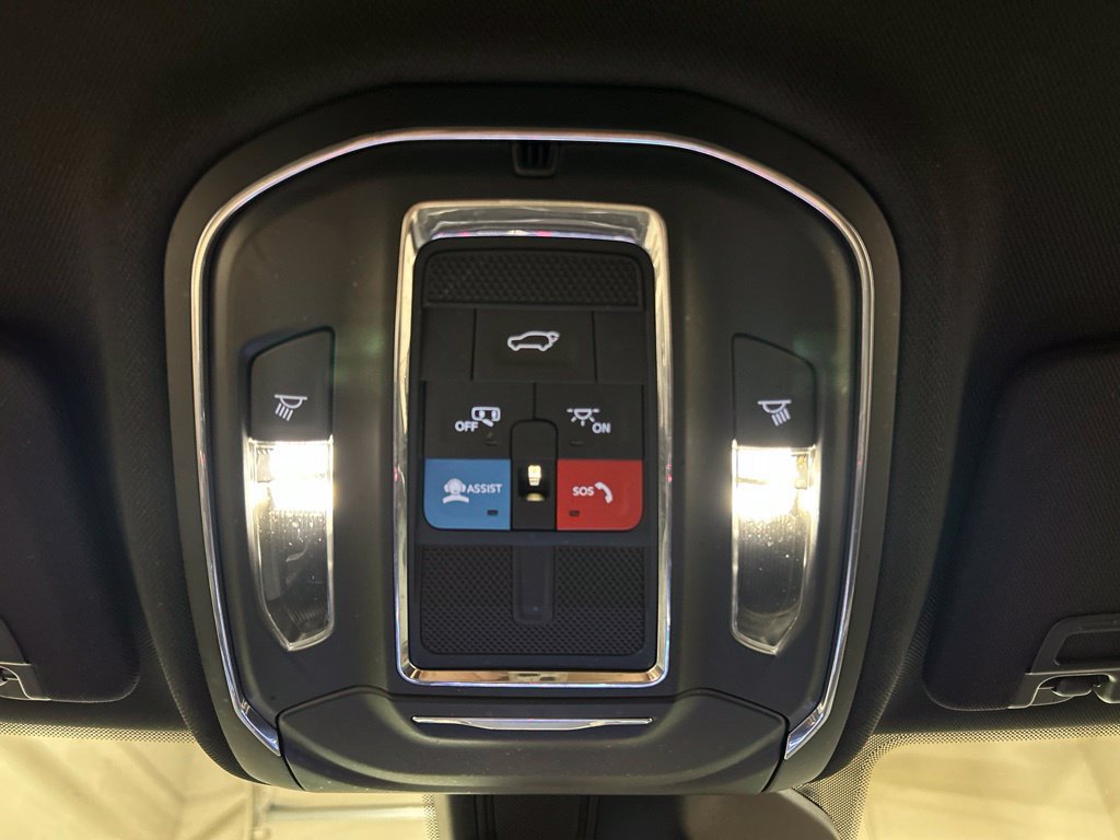 Used 2025 Jeep Grand Cherokee Limited AWD/4WD image 27