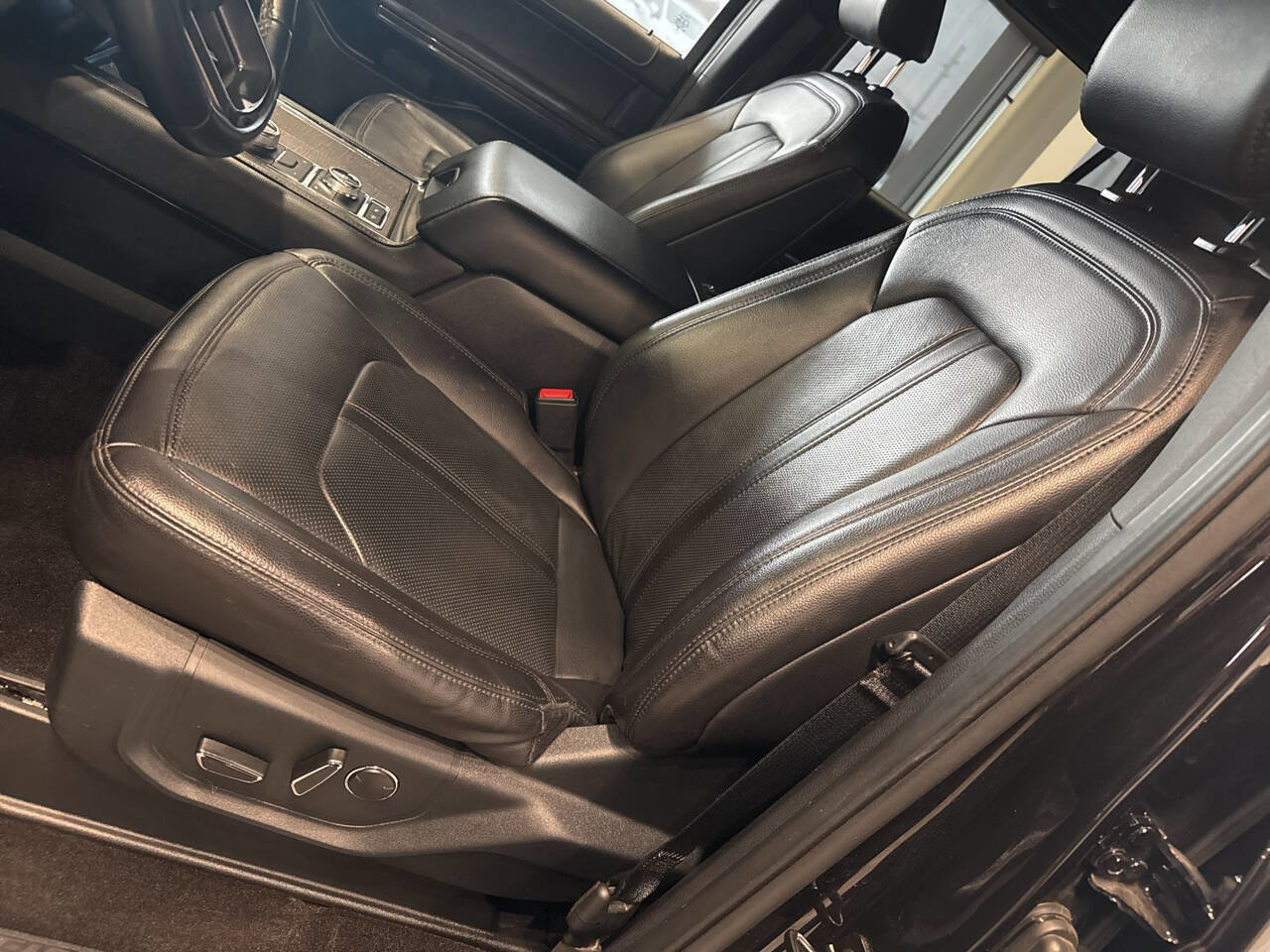 Used 2015 Toyota Camry SE image 38