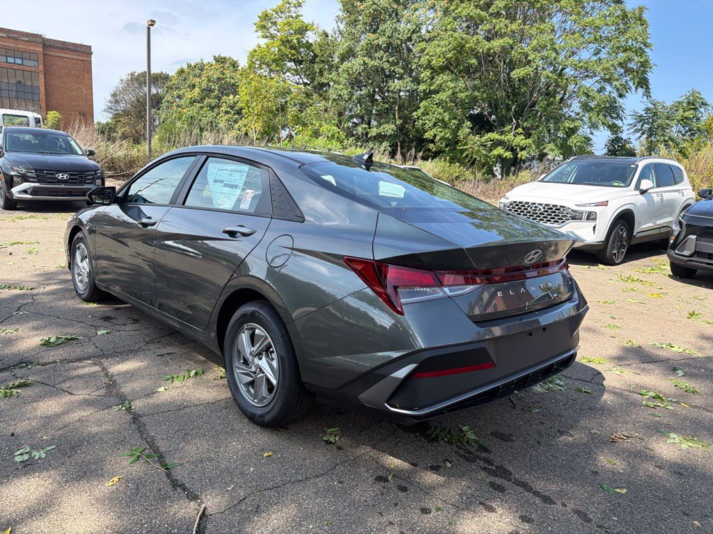 New 2026 Hyundai Elantra SE FWD image 5