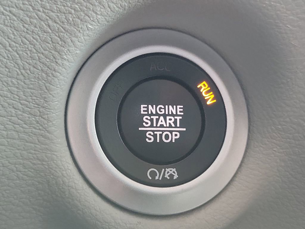 Used 2024 Chrysler Voyager LX image 10