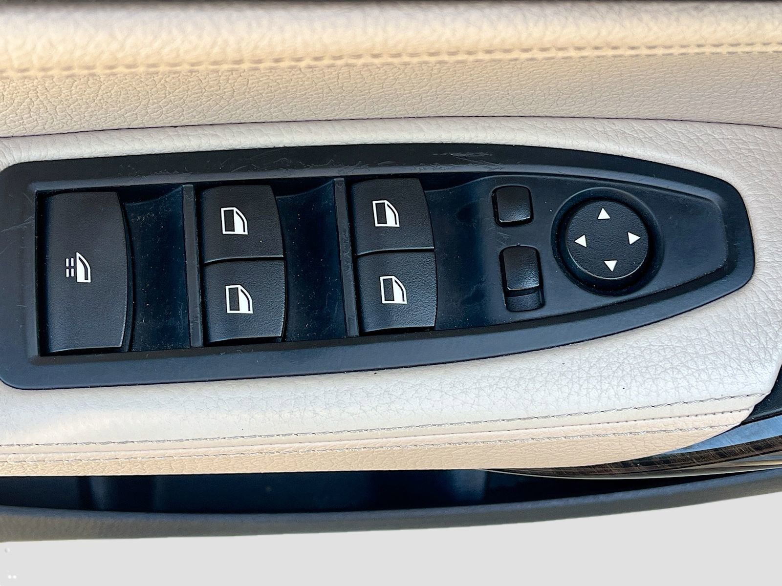 Used 2015 BMW M235i Convertible image 17