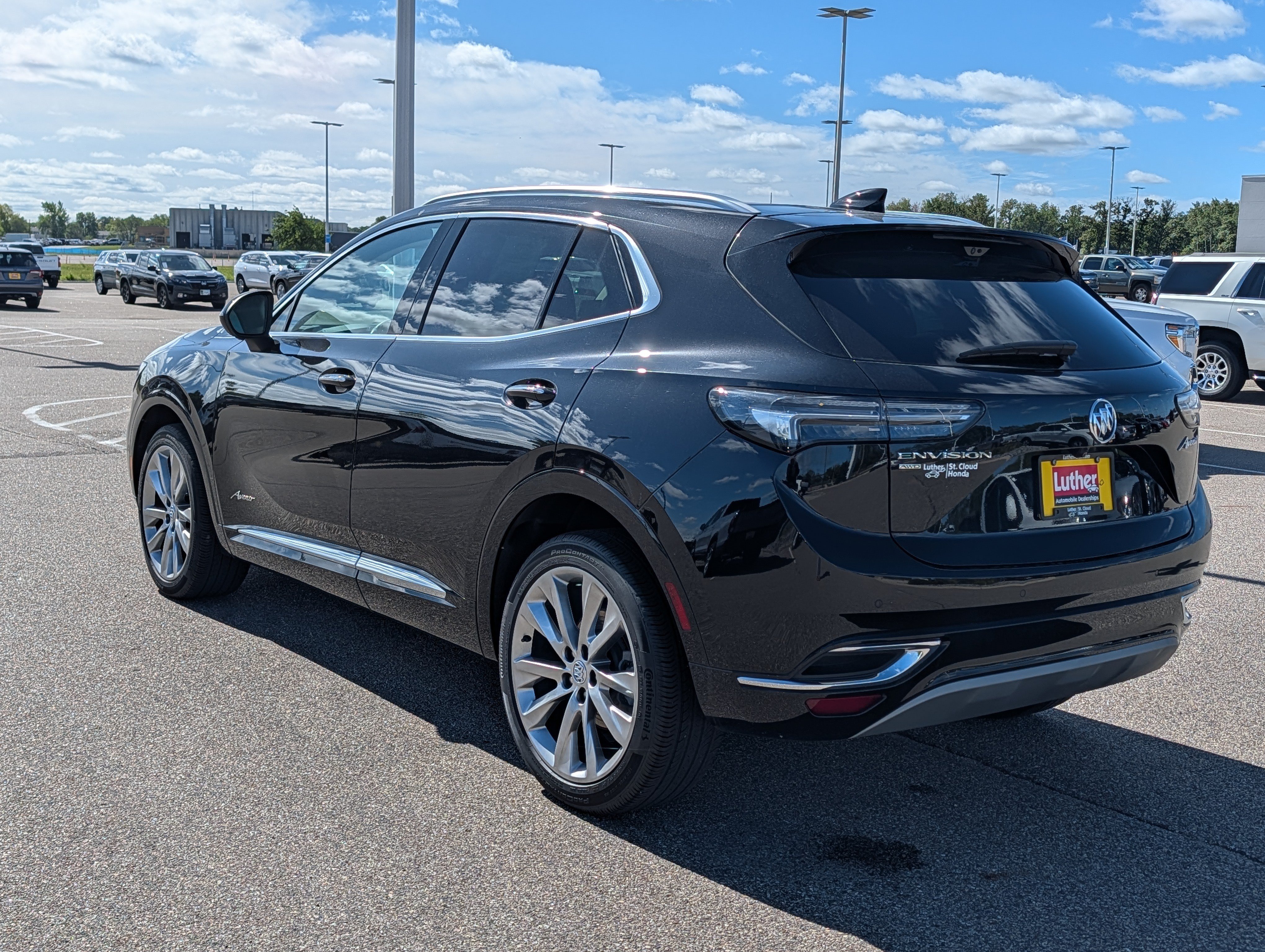 Used 2023 Buick Envision Avenir AWD/4WD image 3