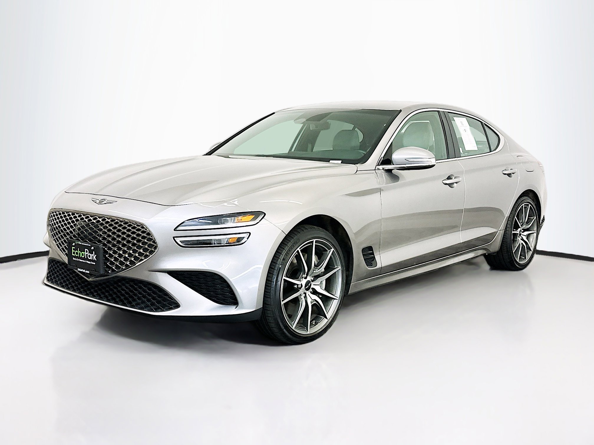 Used 2025 Genesis G70 2.5T image 3