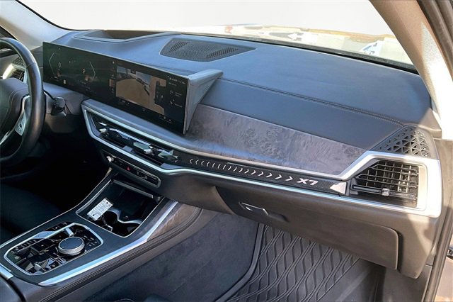 Used 2023 BMW X7 xDrive40i w/ Premium Package image 16