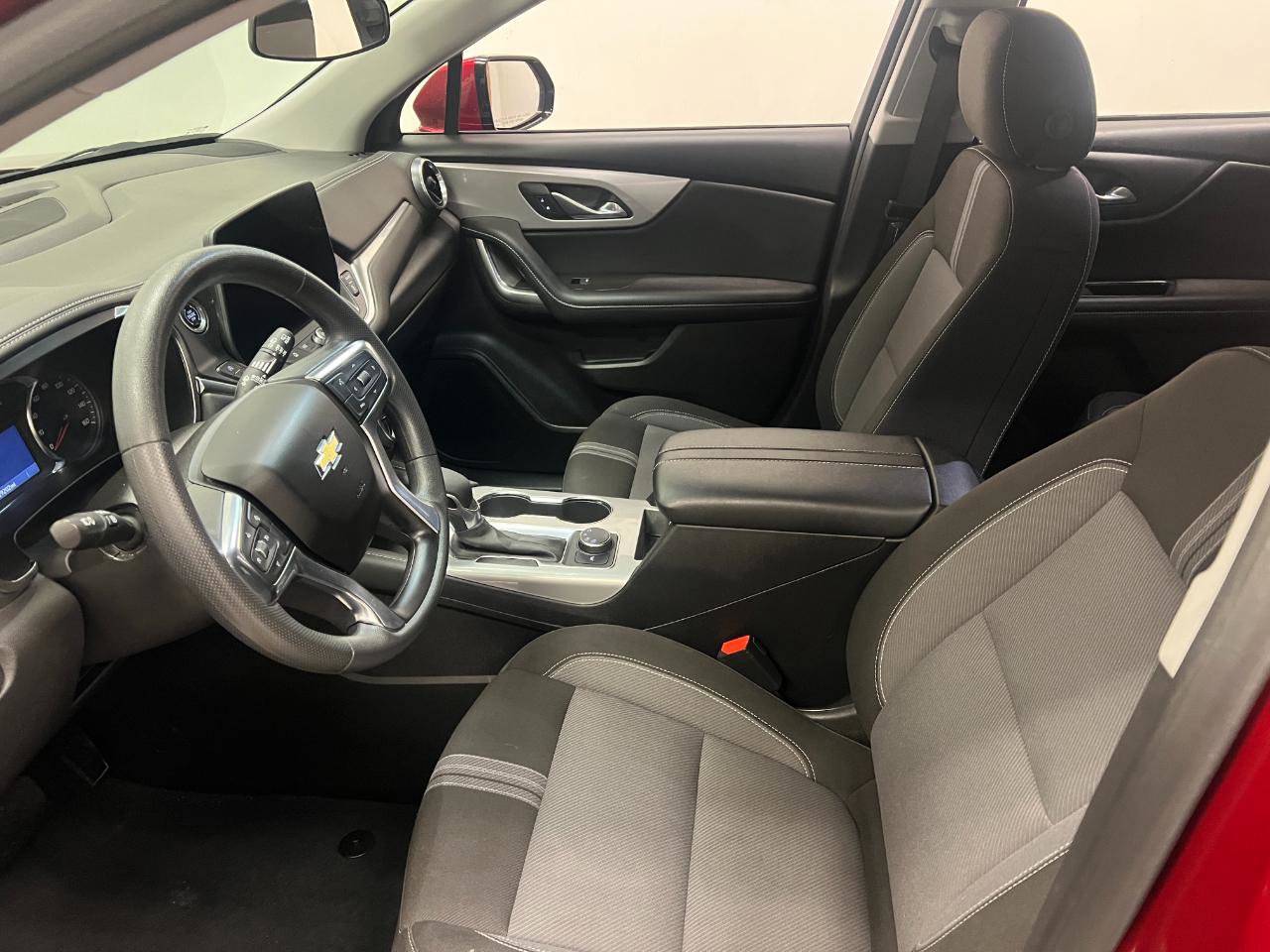 Used 2025 Chevrolet Blazer LT image 23