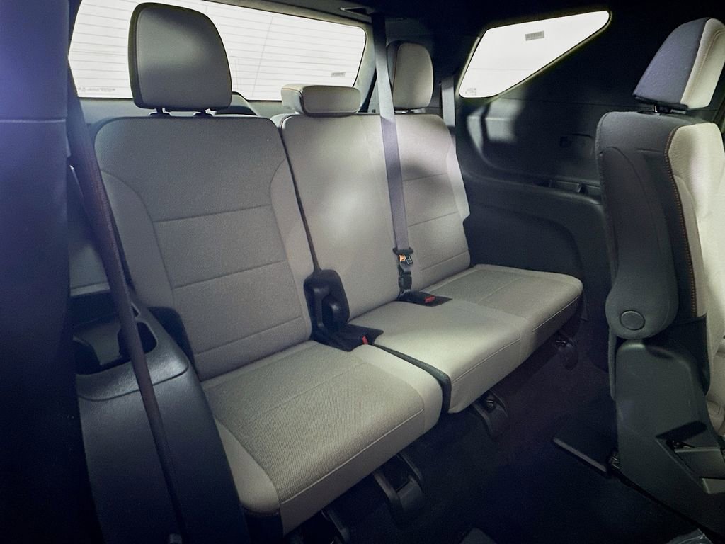 Used 2025 Chevrolet Traverse LT image 14