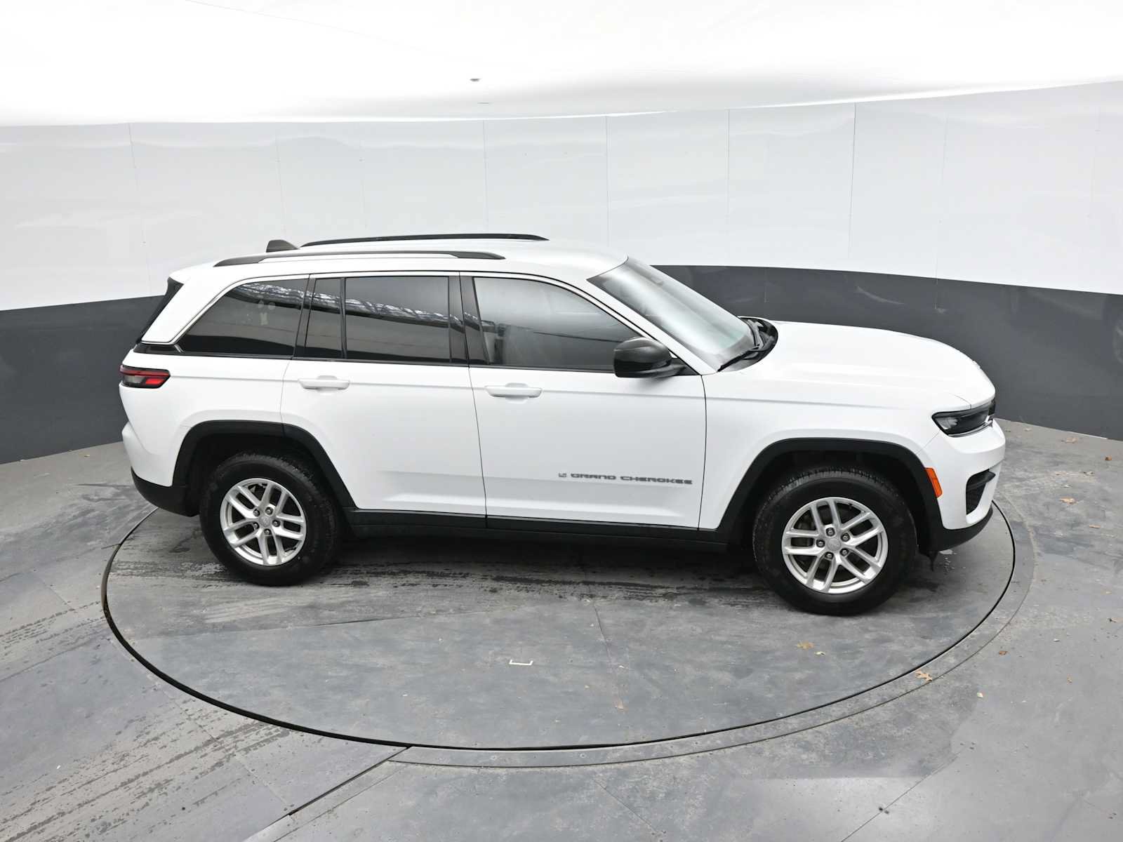 Used 2023 Jeep Grand Cherokee Laredo AWD/4WD image 20