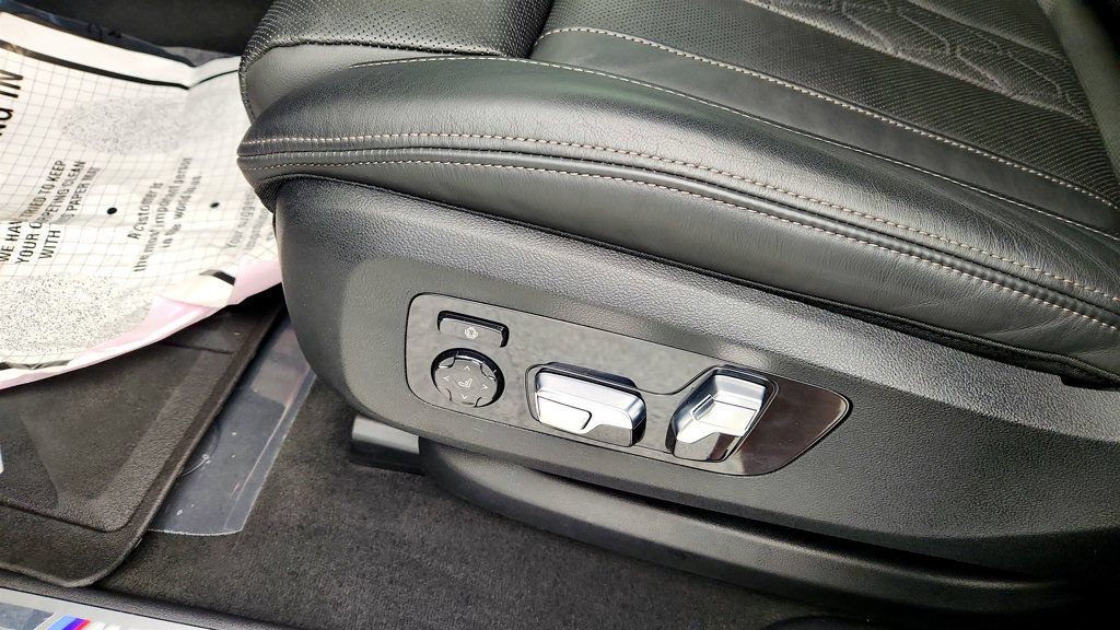 Used 2024 BMW X6 M60i AWD/4WD image 12