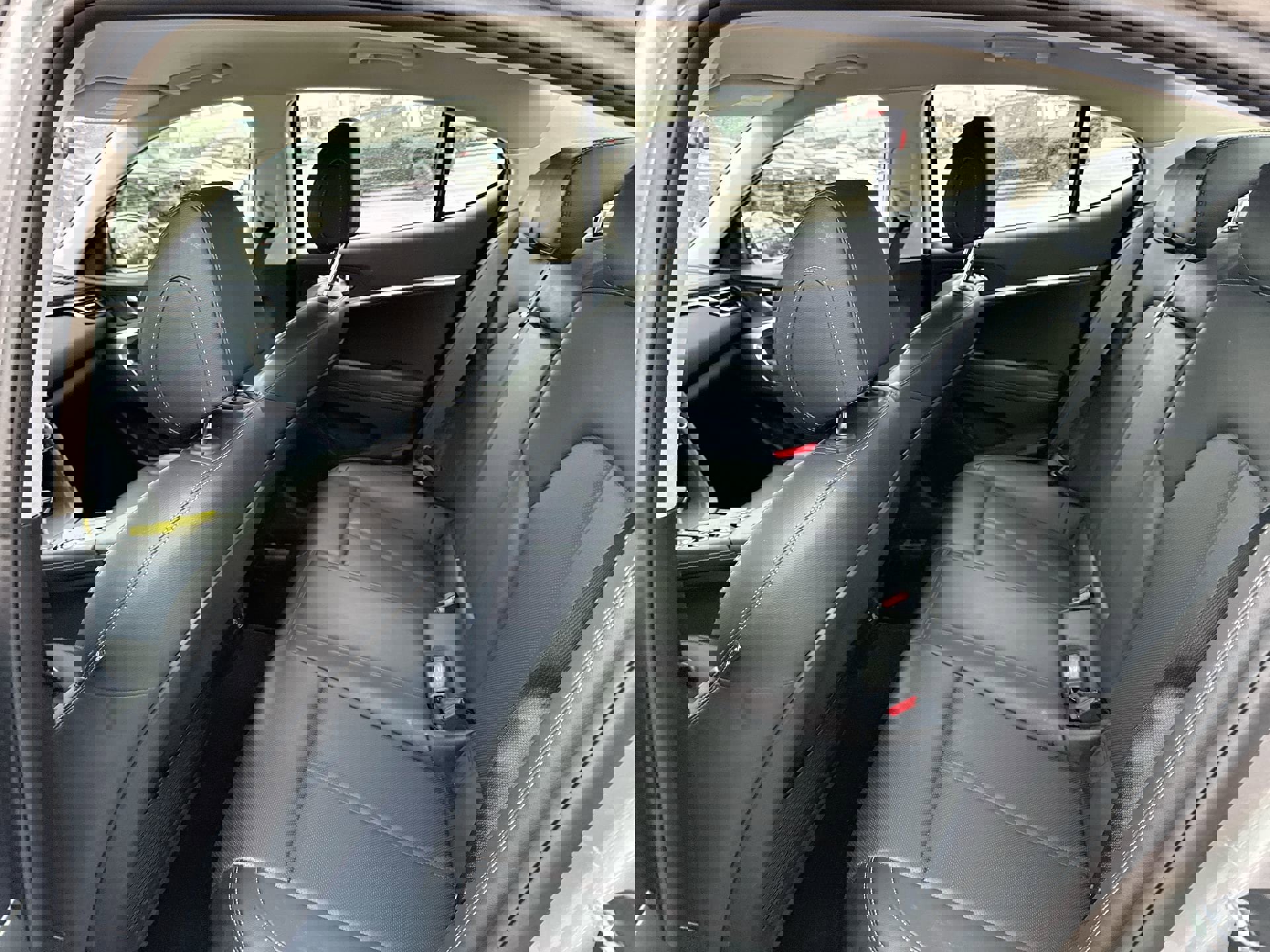 Used 2025 Genesis G70 2.5T image 24