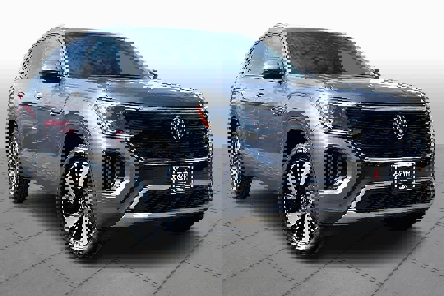 Used 2025 Volkswagen Atlas Cross Sport SE image 2