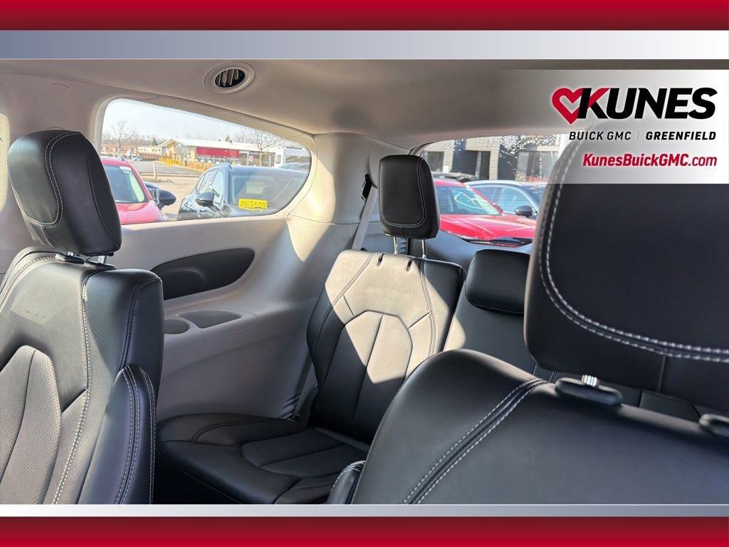 Used 2024 Chrysler Pacifica Touring-L FWD image 35