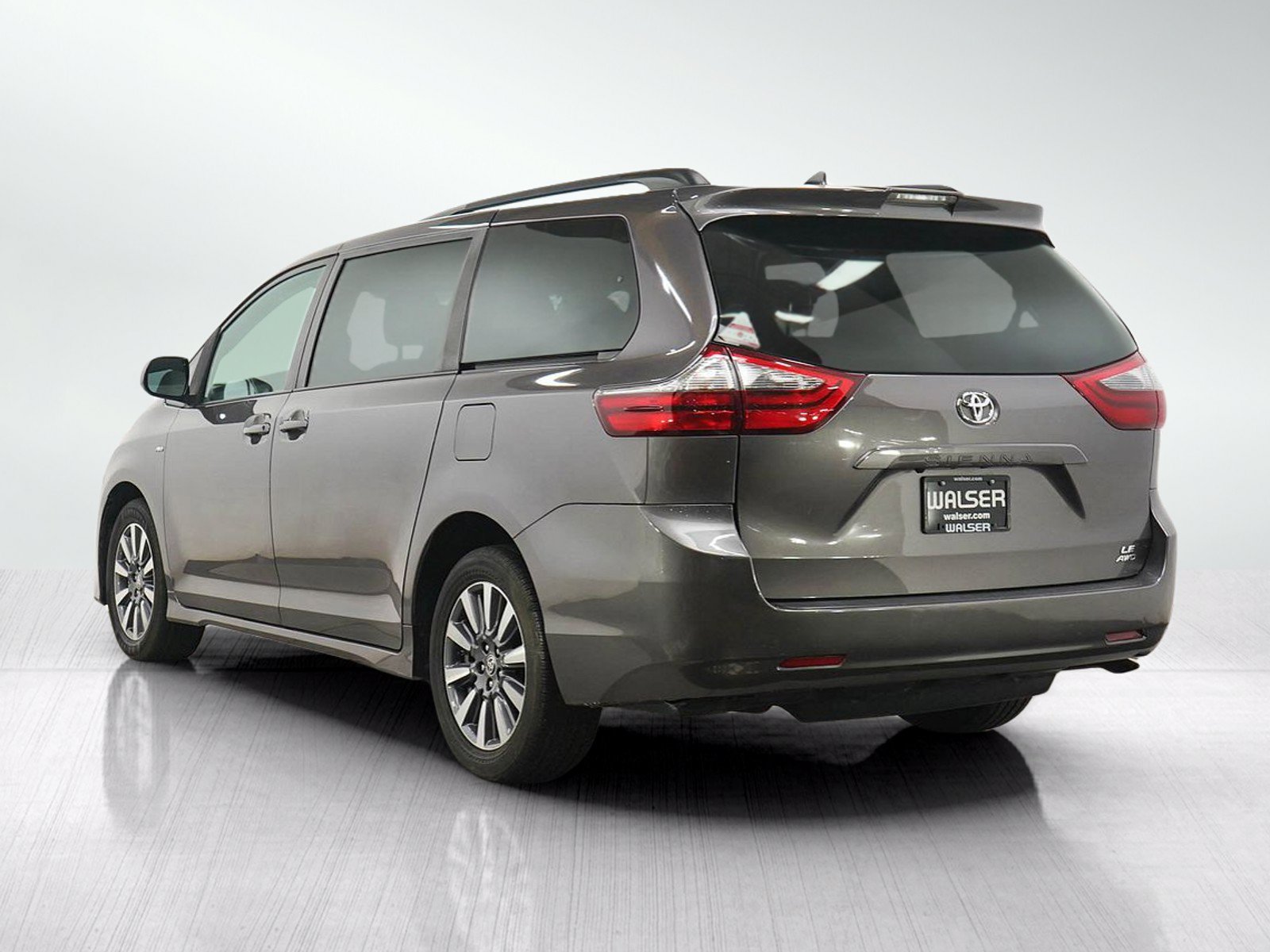 Used 2020 Toyota Sienna LE AWD/4WD image 3