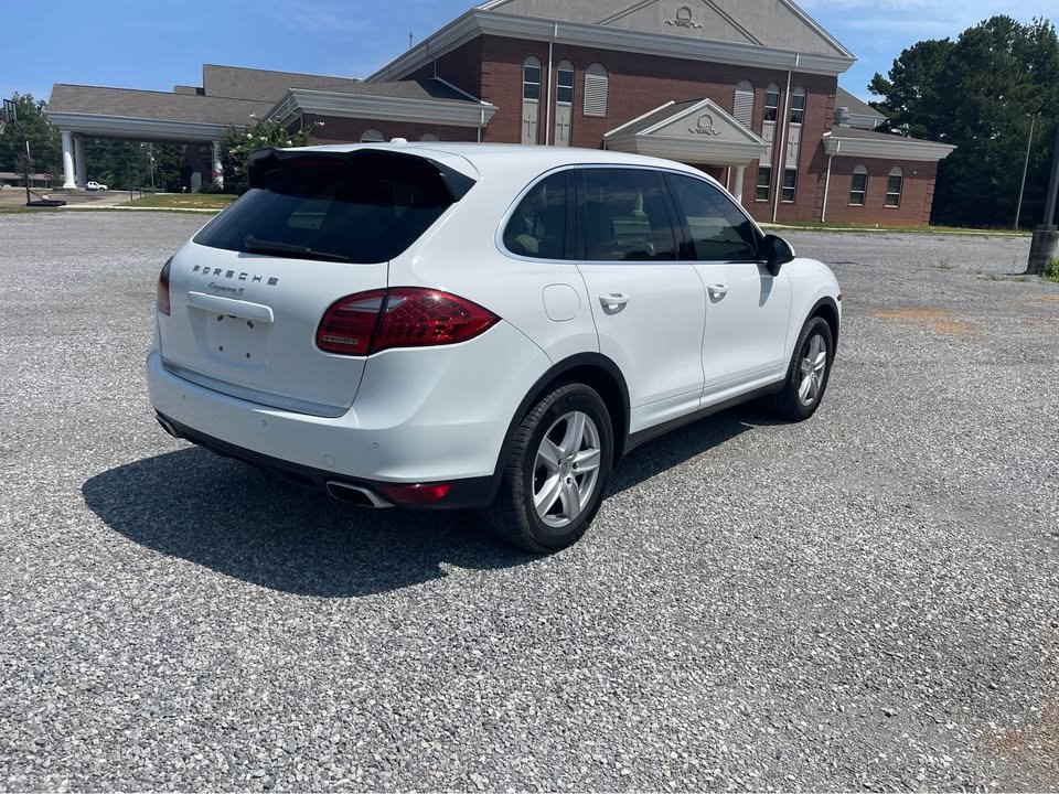 Used 2012 Porsche Cayenne S image 7