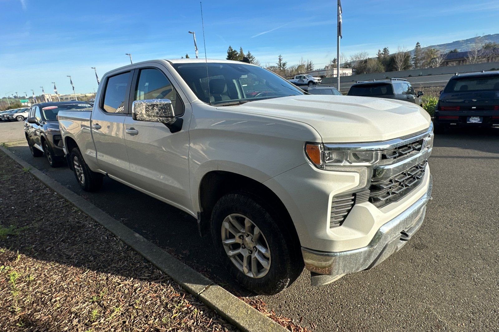 Used 2023 Chevrolet Silverado 1500 LT image 2