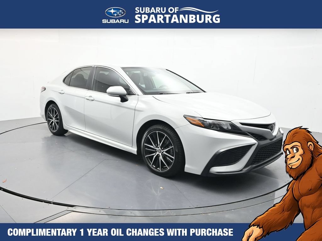 Used 2023 Toyota Camry SE FWD image 1