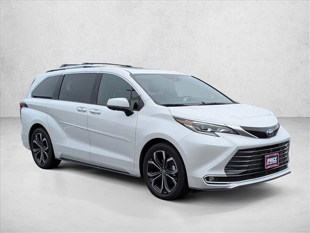 Used 2025 Toyota Sienna Platinum image 3