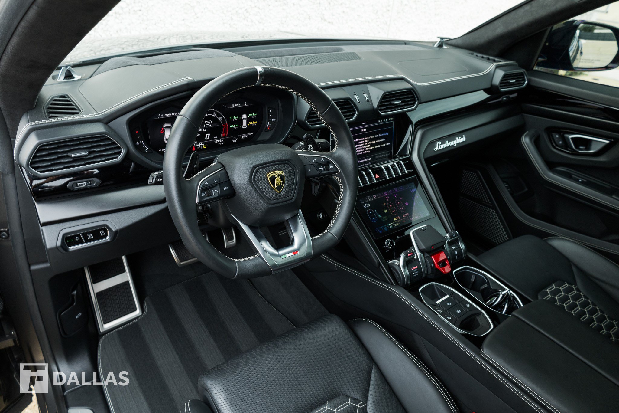 Used 2024 Lamborghini Urus S AWD/4WD image 3