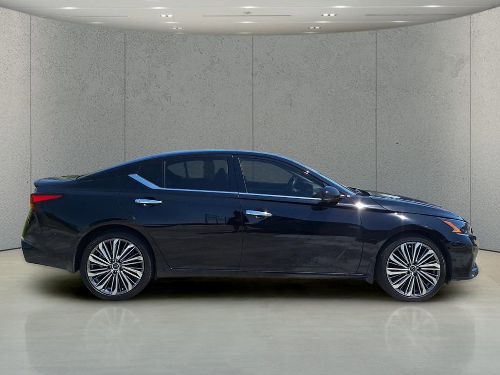 Used 2025 Nissan Altima 2.5 SL FWD image 6