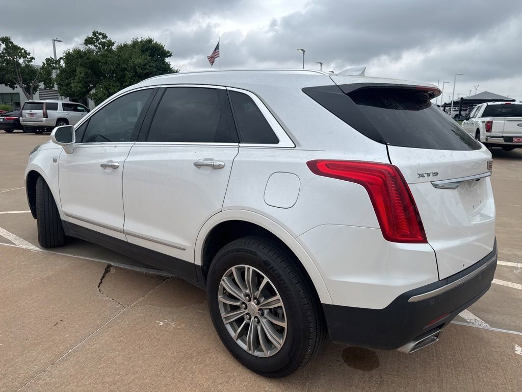 Used 2018 Cadillac XT5 Luxury FWD image 2