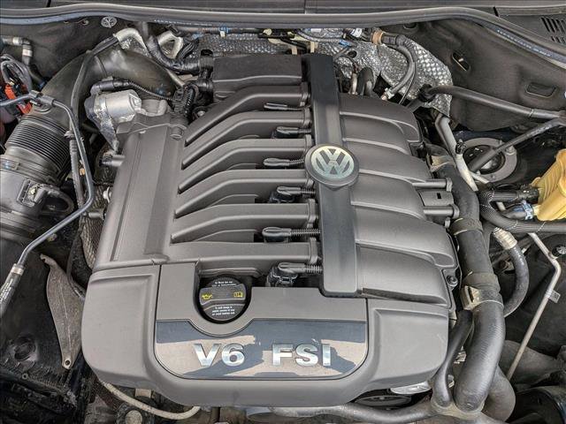 Used 2017 Volkswagen Touareg Sport image 23
