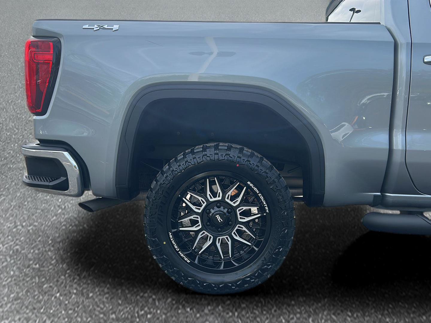 Certified 2025 GMC Sierra 1500 SLT AWD/4WD image 12