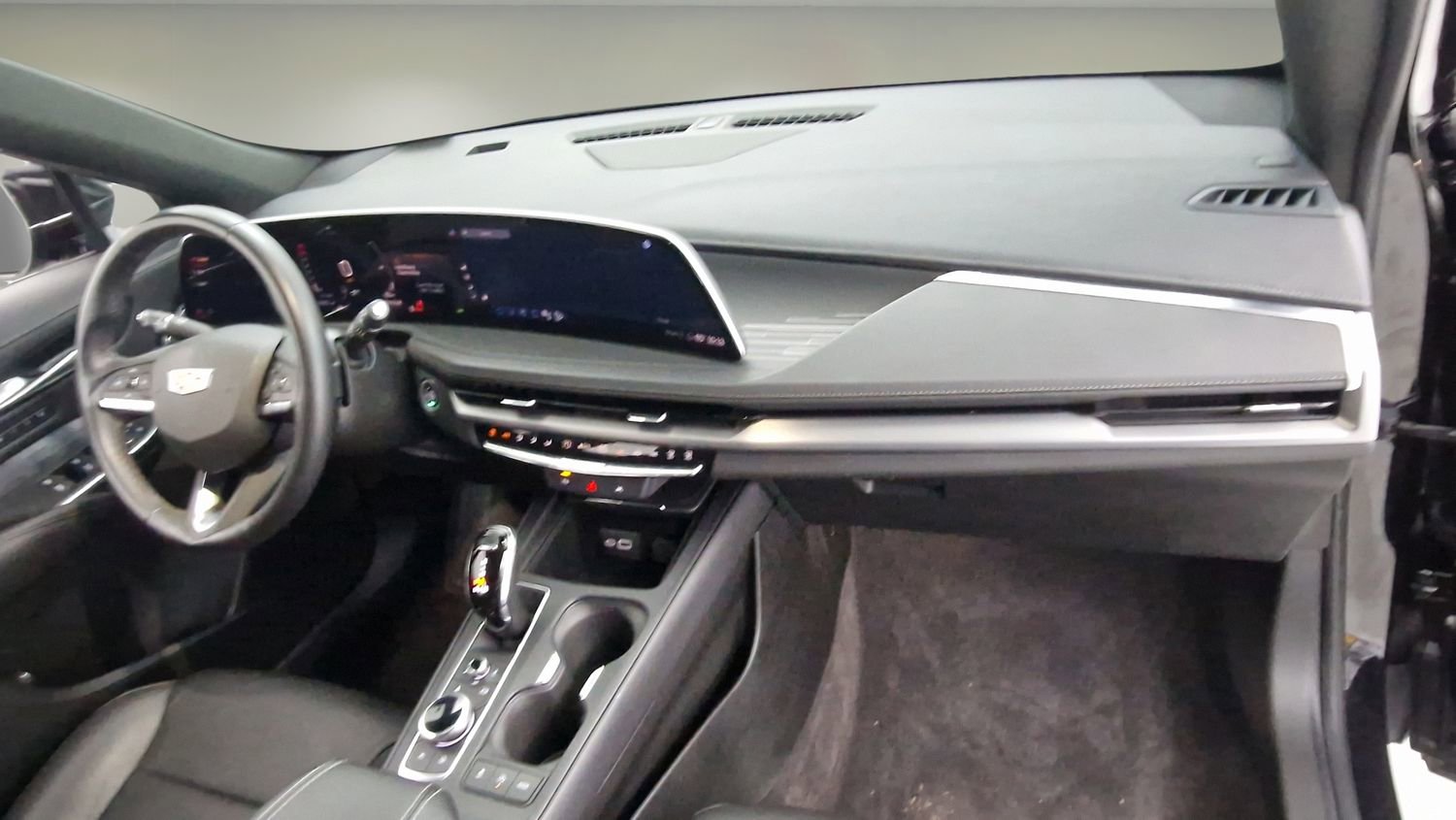 Used 2024 Cadillac XT4 Premium Luxury image 25